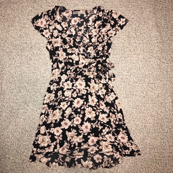 Dresses & Skirts - ✨ LAST CHANCE MOVING SALE NWOT Floral Print Dress